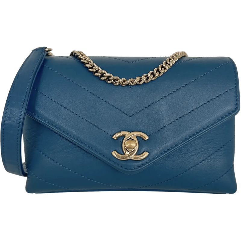 Chanel Tote Chanel Chevron Coco Waist Bag blue / very good blau