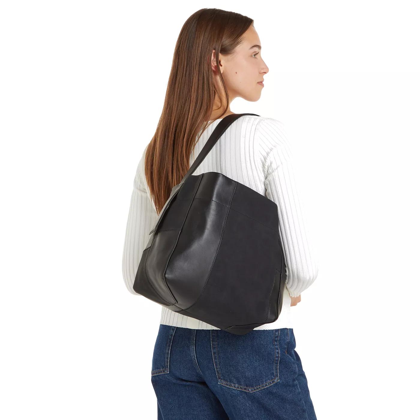 Calvin Klein Zwarte Schoudertas Minimalistisch Ontwerp Black Dames