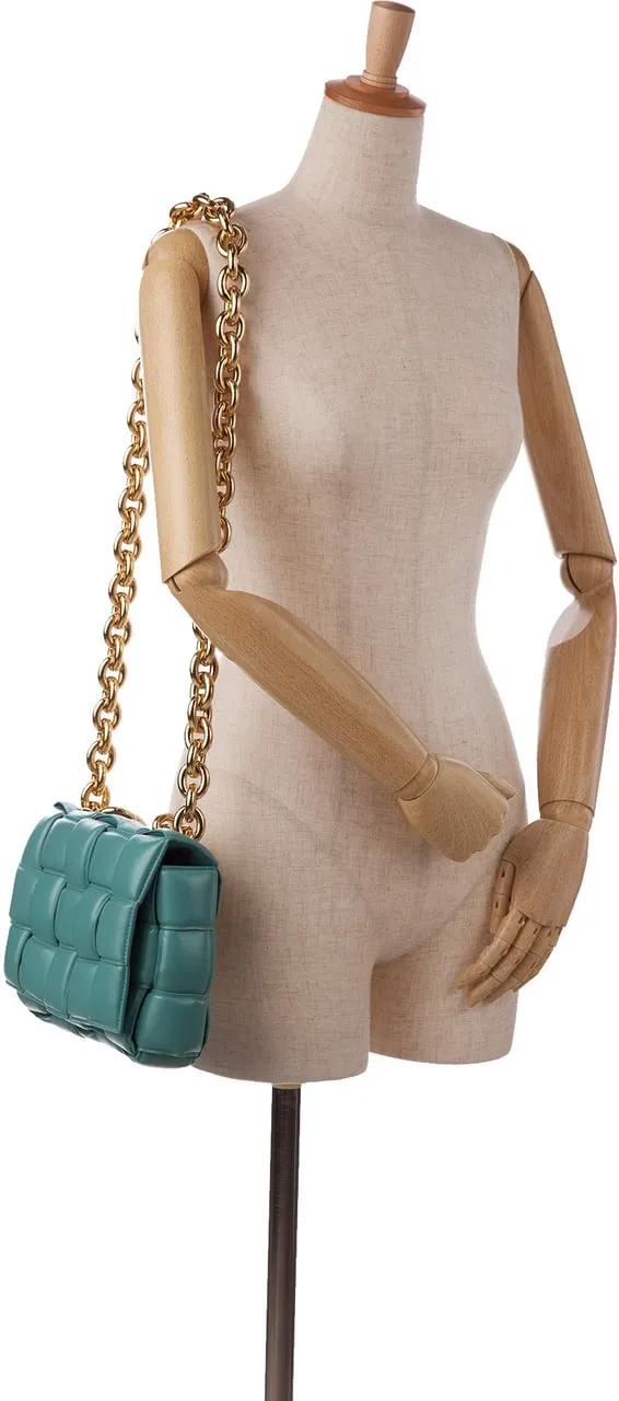 Bottega Veneta Hobo bags 2019-2024 Nappa Intrecciato Padded Chain Cassette in blauw