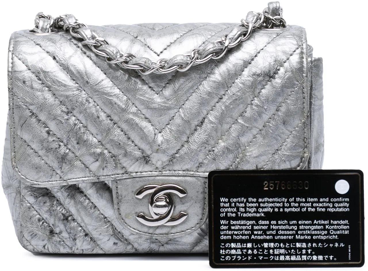Thumbnail - Chanel Hobo Bags - Mini Square Classic Chevron Metallic Crumpled Pate - Gr. unisize - in Silber - für Damen