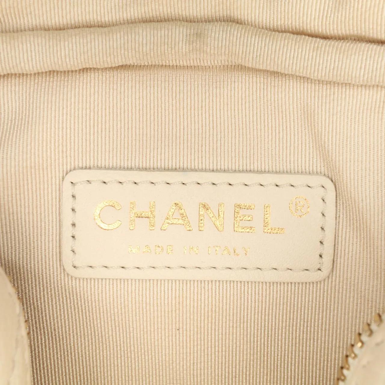 Thumbnail - Chanel Hobo Bags - Small CC Flat Quilted Caviar Camera Bag - Gr. unisize - in Weiß - für Damen