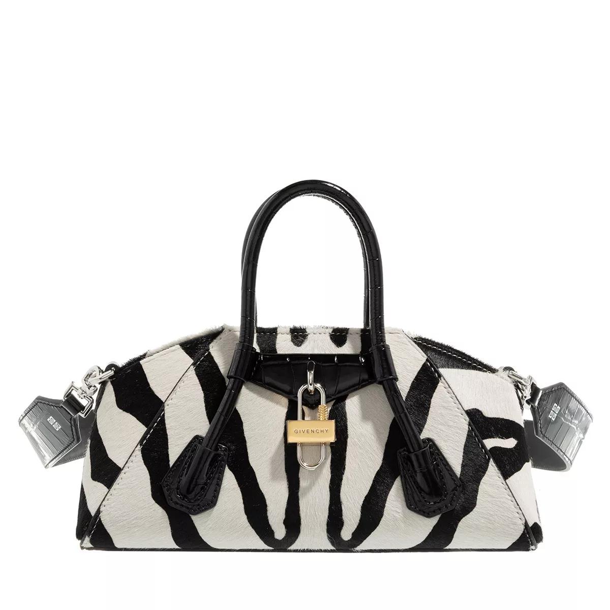 The new Antigona Soft bag from Givenchy - Numéro Netherlands