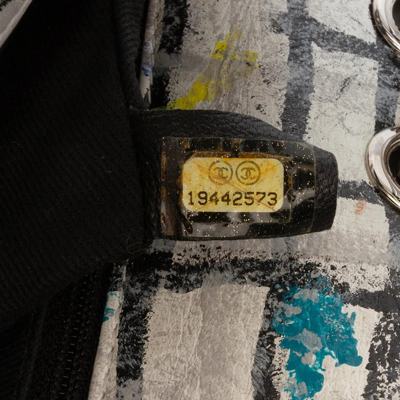 Thumbnail - Chanel Hobo Bags - Mini Rectangular Calfskin Hand Painted Graffiti Fl - Gr. unisize - in Weiß - für Damen