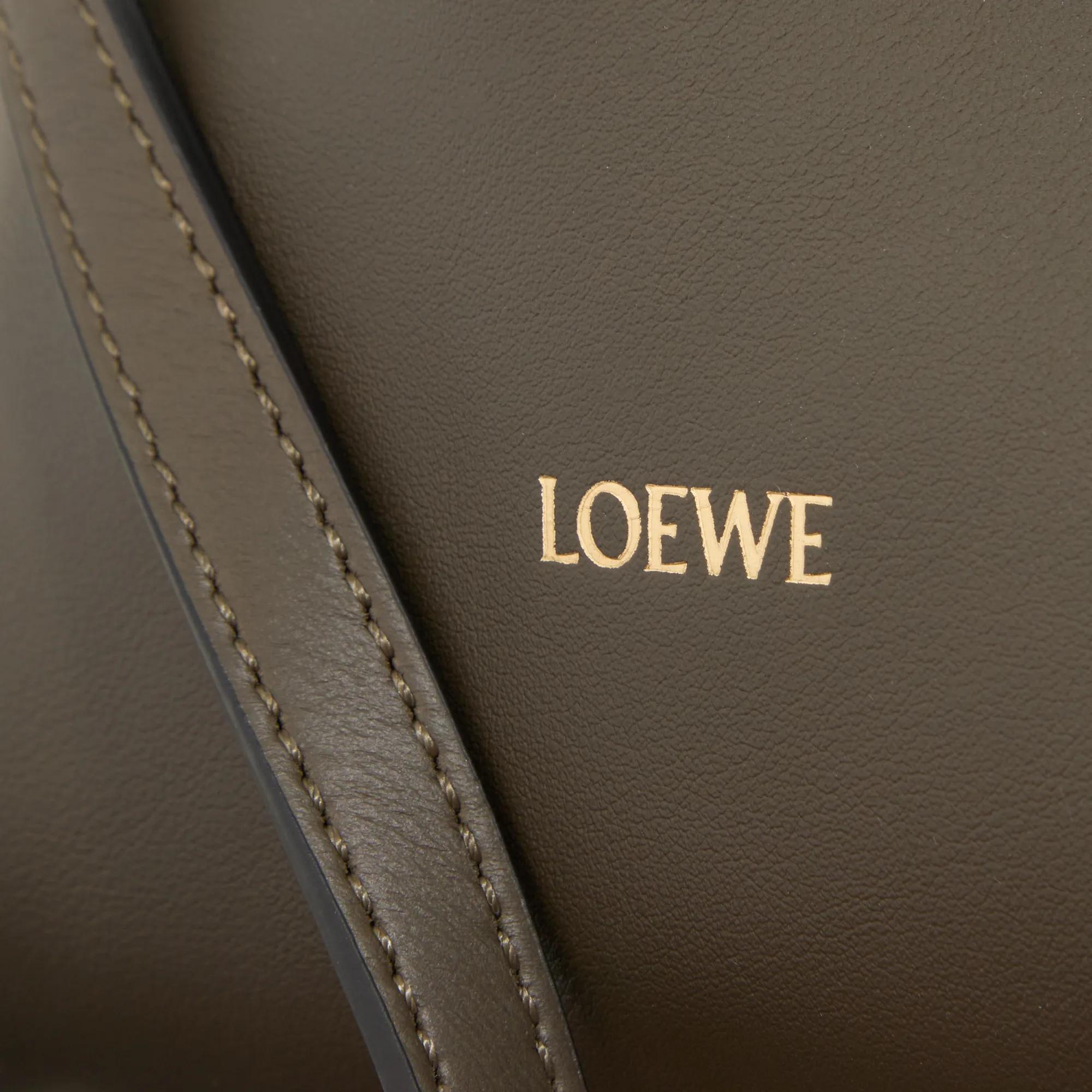 Loewe Clutches Mini Flamenco Clutch in groen