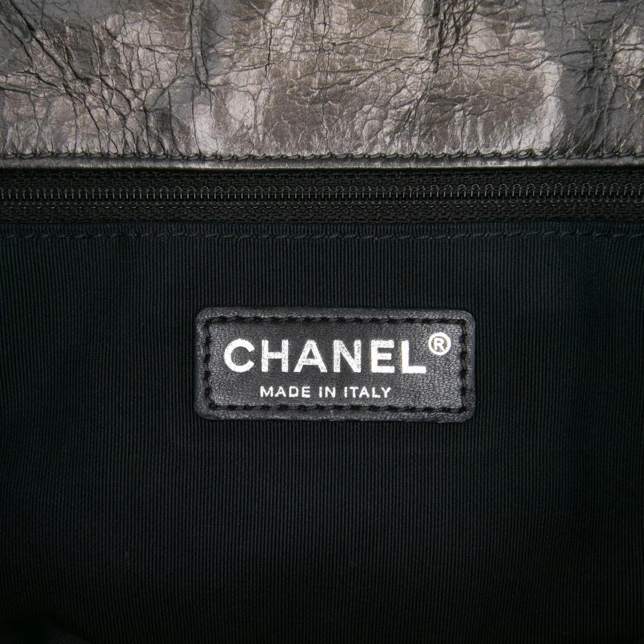 Thumbnail - Chanel Hobo Bags - Medium Quilted Metallic Aged Calfskin Chain Me Fla - Gr. unisize - in Grau - für Damen