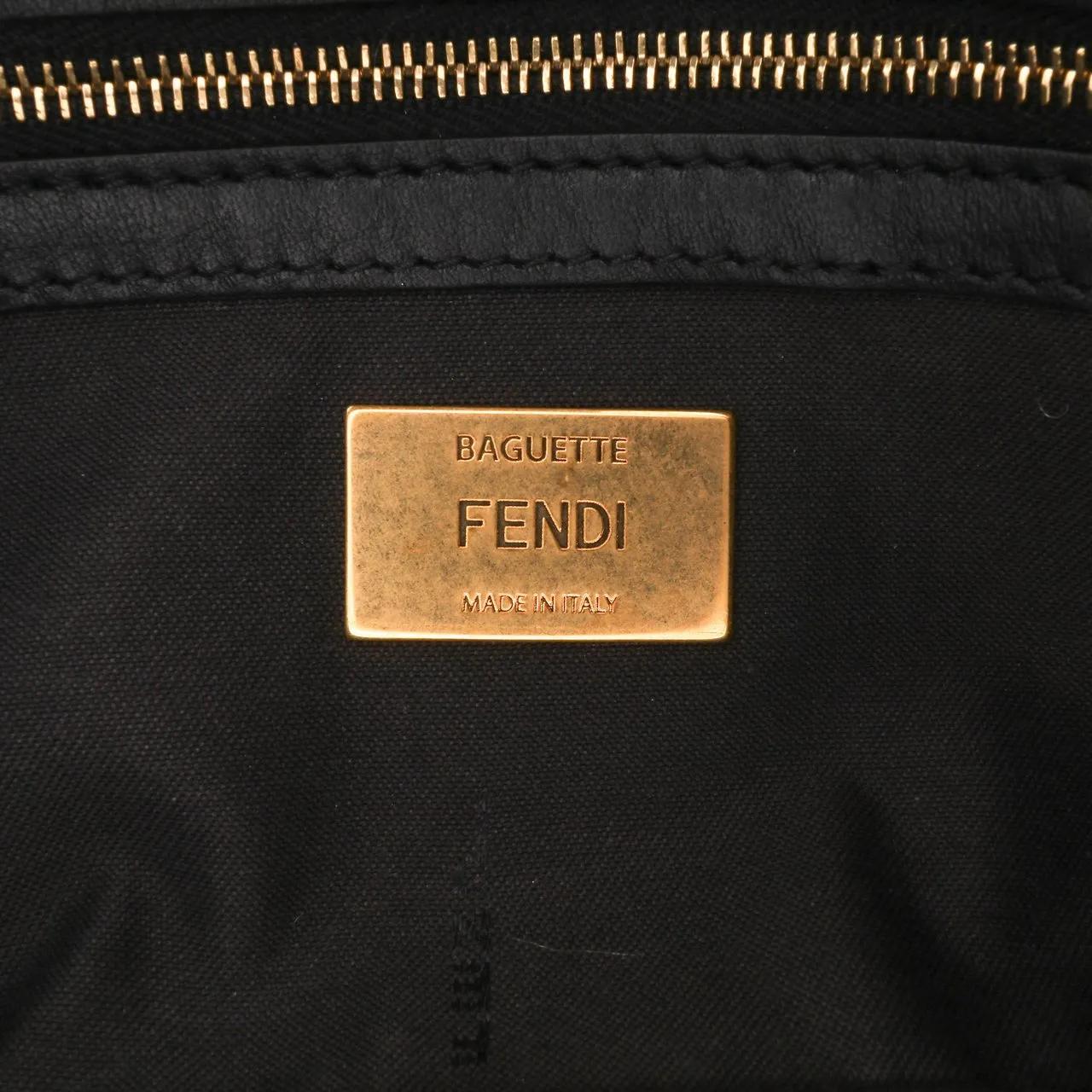 Thumbnail - Fendi Hobo Bags - 2010-2024 Medium Zucca Shearling Baguette Satchel - Gr. unisize - in Braun - für Damen