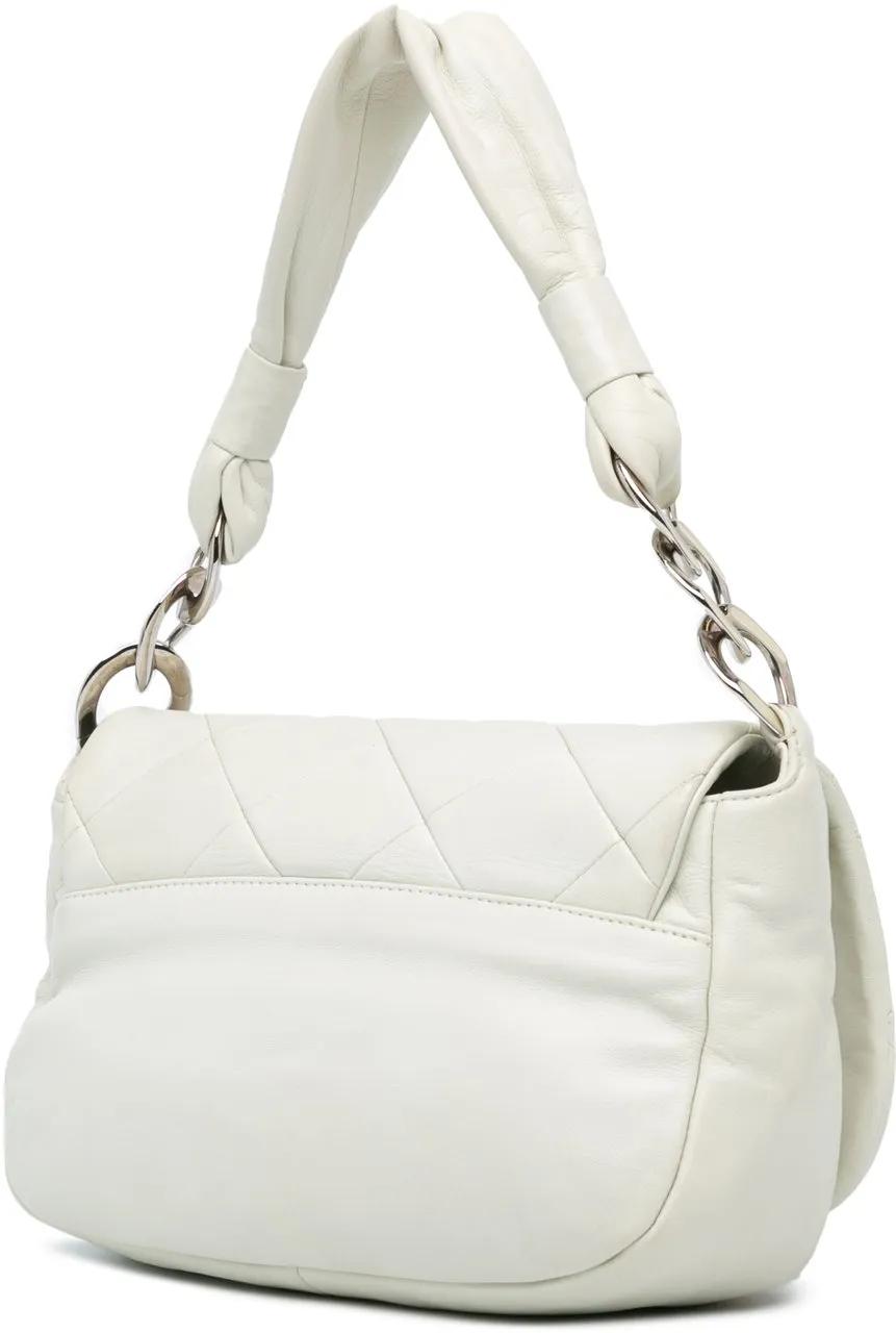Thumbnail - Chanel Hobo Bags - 2006-2008 Quilted Lambskin Pillow Soft Enamel CC F - Gr. unisize - in Weiß - für Damen
