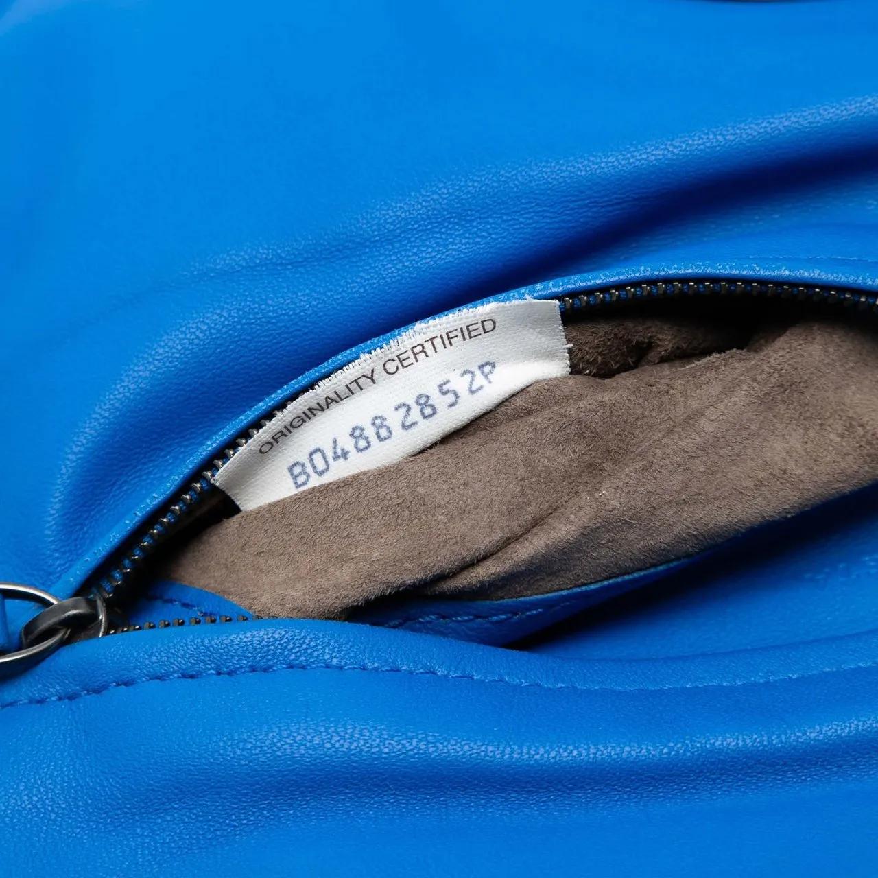 Thumbnail - Bottega Veneta Clutches - Nappa Intrecciato Turn Lock Clutch - Gr. unisize - in Blau - für Damen