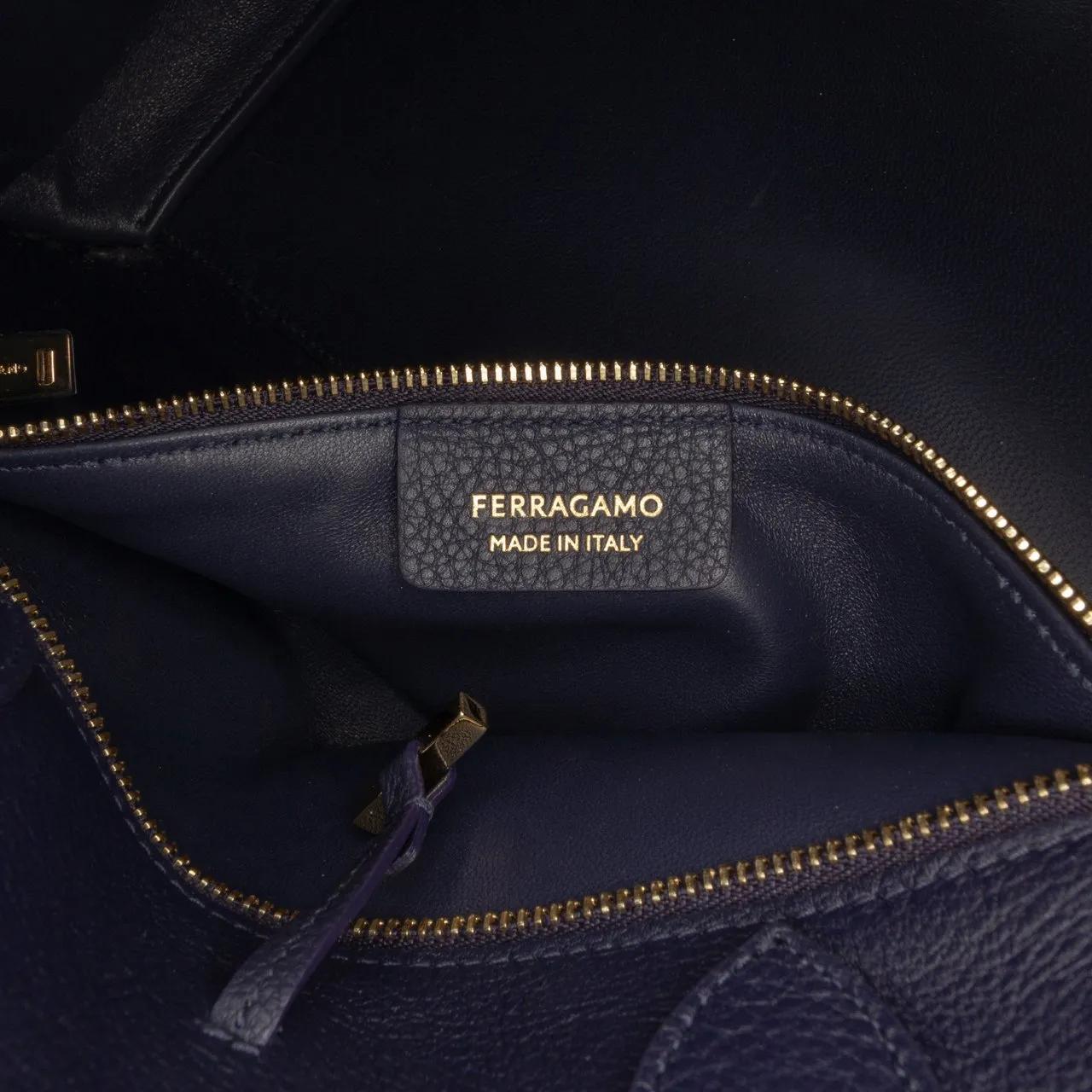 Thumbnail - Salvatore Ferragamo Hobo Bags - Small Leather Hug Satchel - Gr. unisize - in Schwarz - für Damen
