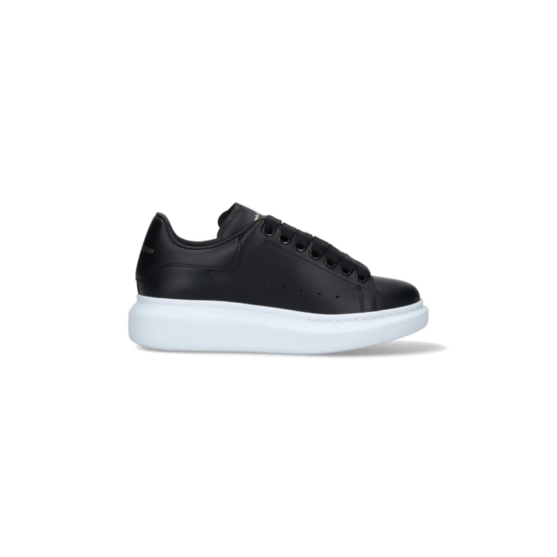 Alexander McQueen Lage-top sneaker "Oversize" Sneakers, In Black Calfskin Black
