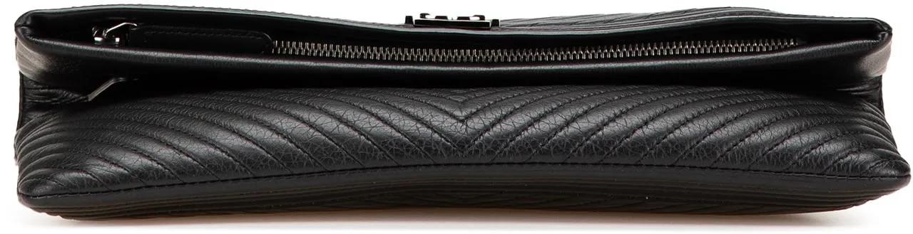 Thumbnail - Chanel Clutches - 2015-2016 Chevron Calfskin Boy Fold Over Clutch - Gr. unisize - in Schwarz - für Damen