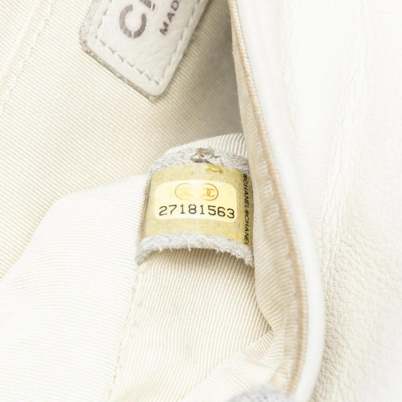 Thumbnail - Chanel Hobo Bags - Quilted Lambskin and Metallic Trim Elementary Chic - Gr. unisize - in Weiß - für Damen