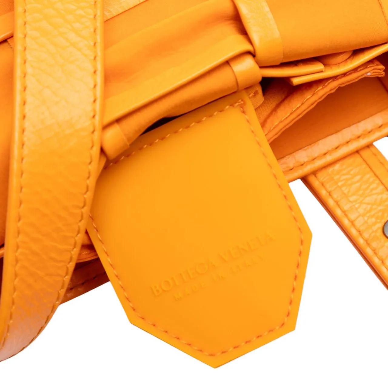 Thumbnail - Bottega Veneta Hobo Bags - Extra Mini Crinkled Lambskin Intrecciato Cassette - Gr. unisize - in Orange - für Damen