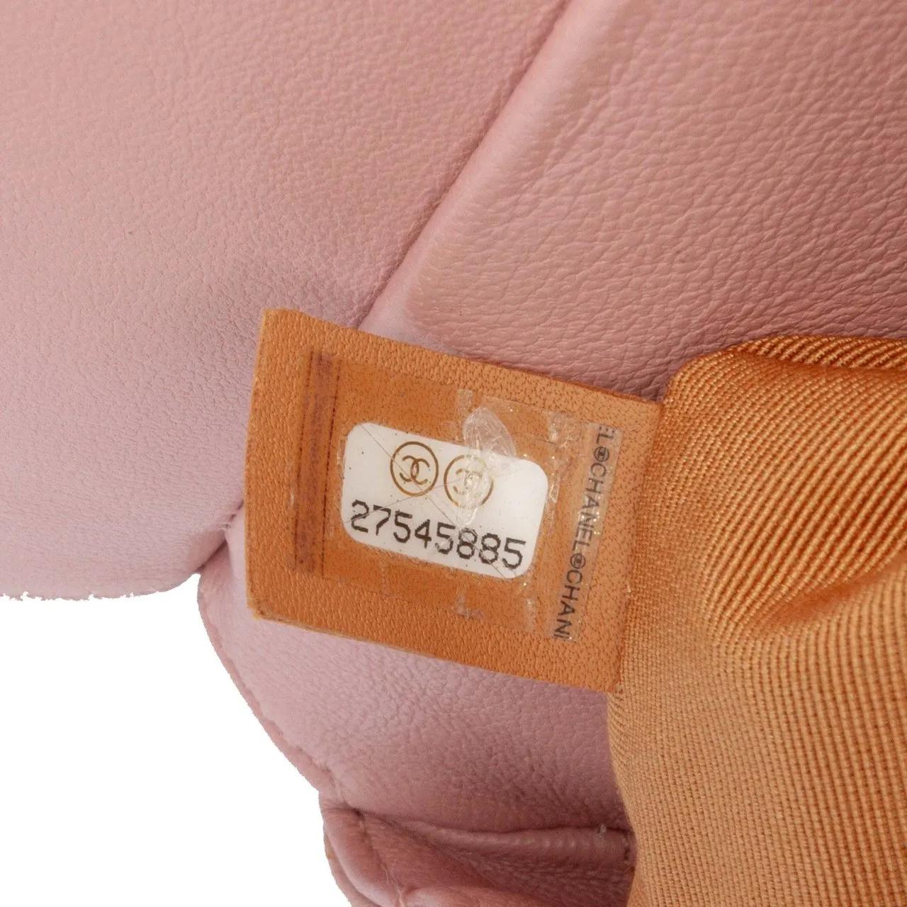 Thumbnail - Chanel Hobo Bags - Quilted Lambskin Curved Flap - Gr. unisize - in Gold - für Damen