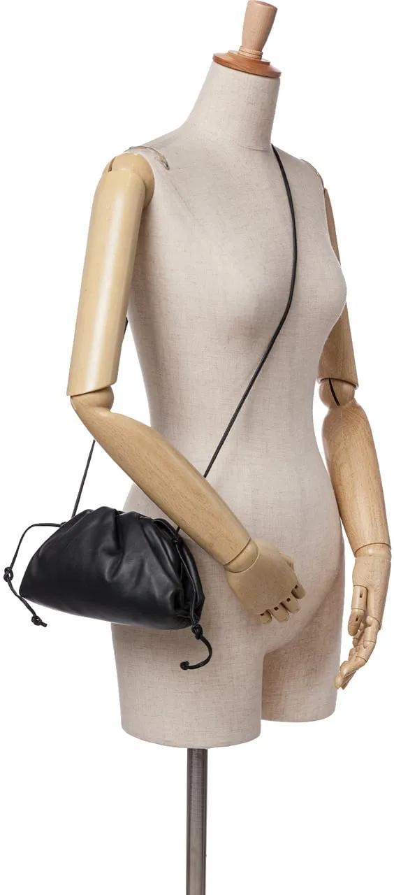 Thumbnail - Bottega Veneta Hobo Bags - 2012-2024 Lambskin The Mini Pouch - Gr. unisize - in Schwarz - für Damen