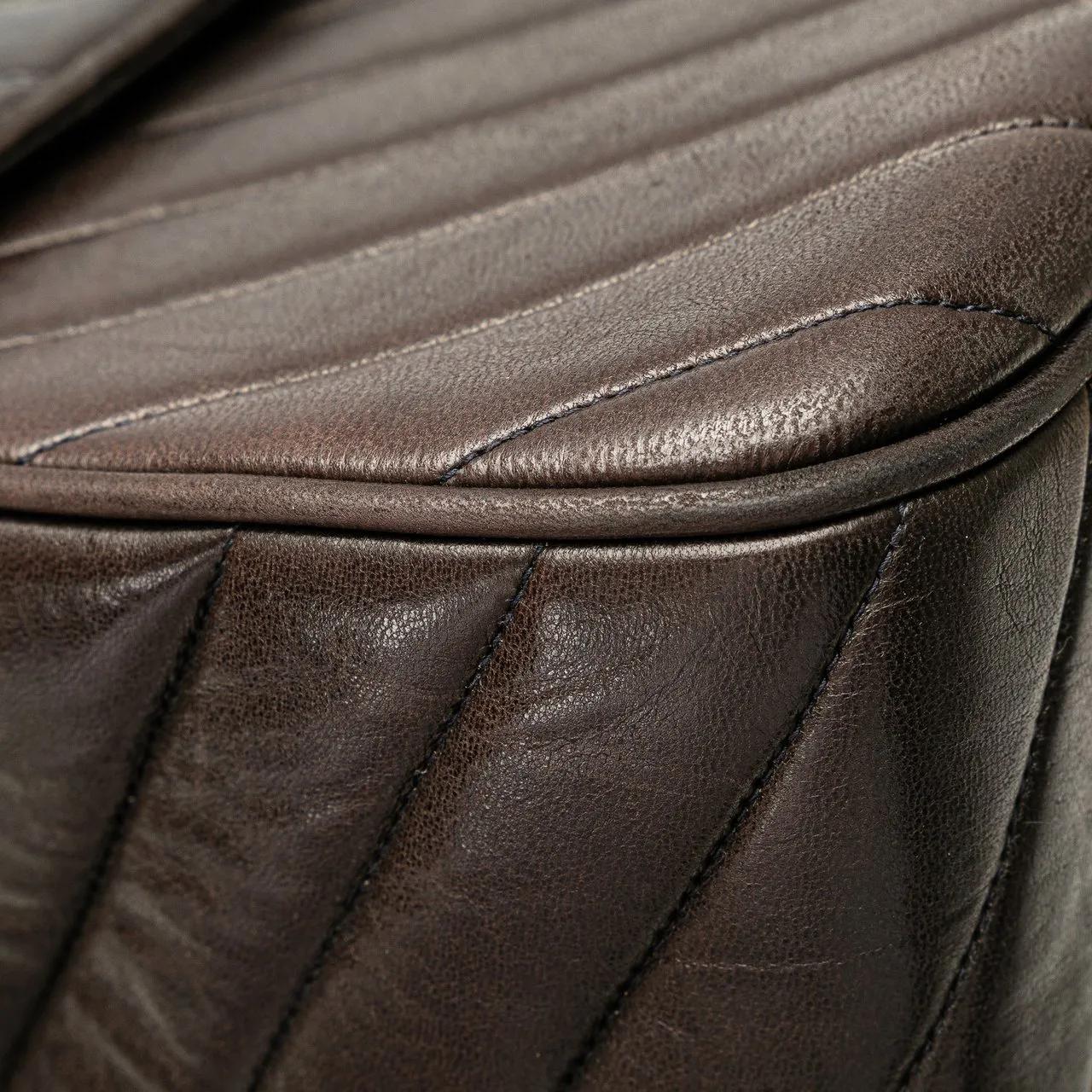 Thumbnail - Chanel Hobo Bags - 1991-1994 Maxi XL Chevron Lambskin Single Flap - Gr. unisize - in Braun - für Damen