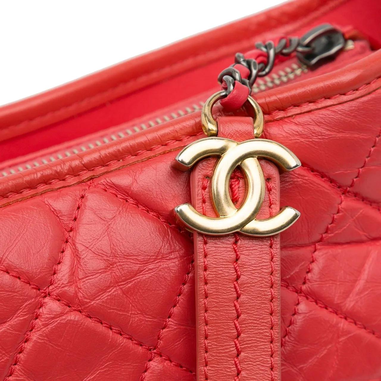 Thumbnail - Chanel Hobo Bags - 2018-2019 Small Chevron Lambskin Gabrielle Crossbo - Gr. unisize - in Rot - für Damen