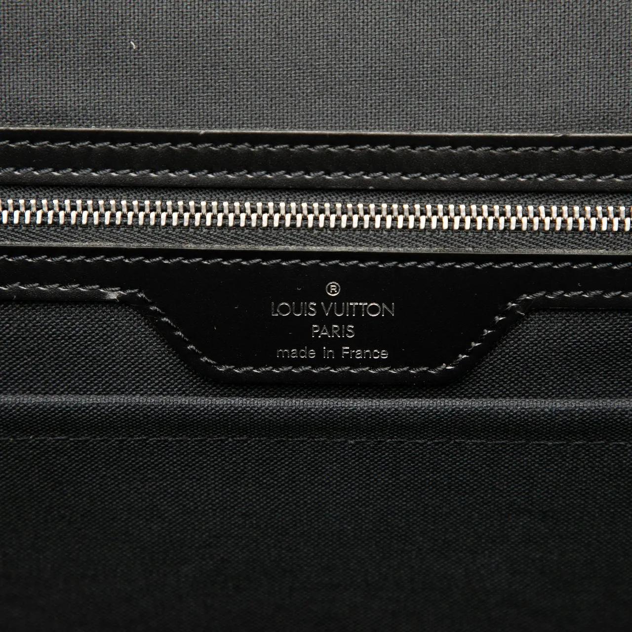 Thumbnail - Louis Vuitton Hobo Bags - Taiga and Canvas Taimyr - Gr. unisize - in Grün - für Damen