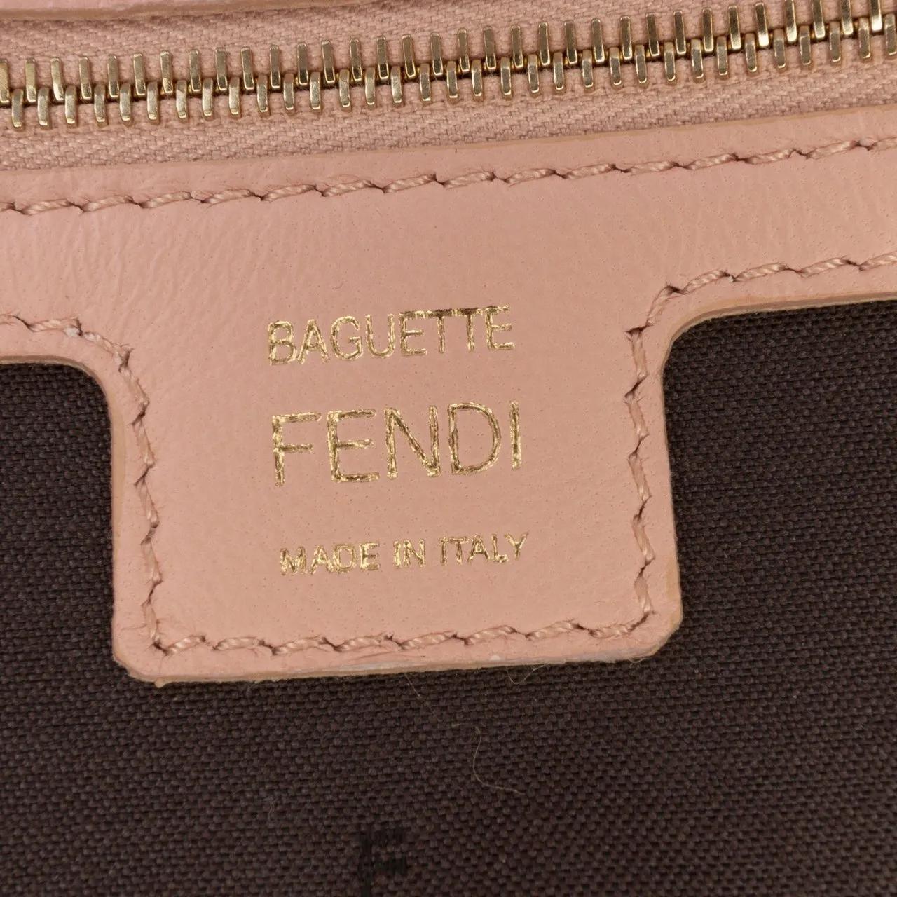 Thumbnail - Fendi Hobo Bags - Zucca Embossed Leather Baguette Satchel - Gr. unisize - in Gold - für Damen