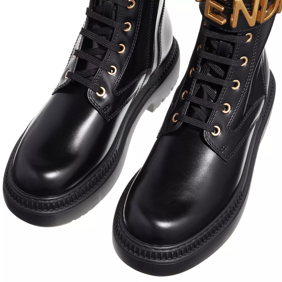 Black flat outlet boots