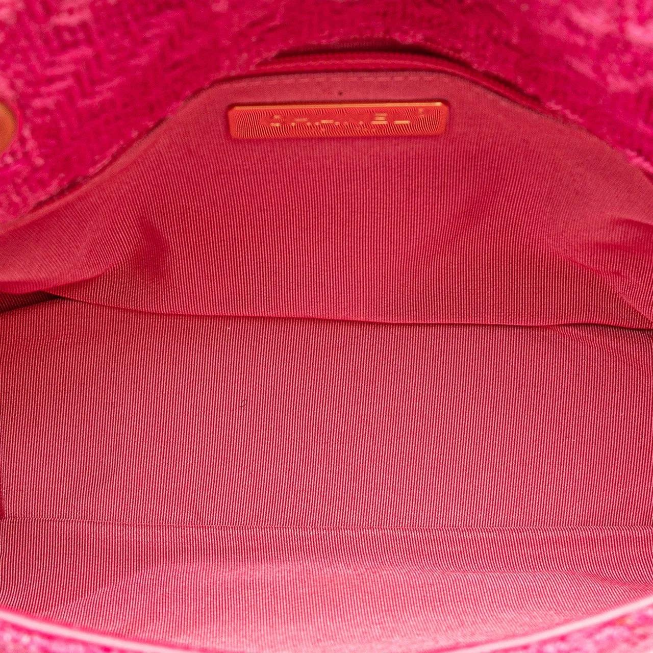 Chanel Hobo bags Wool Tweed Giant Logo Flap in poeder roze
