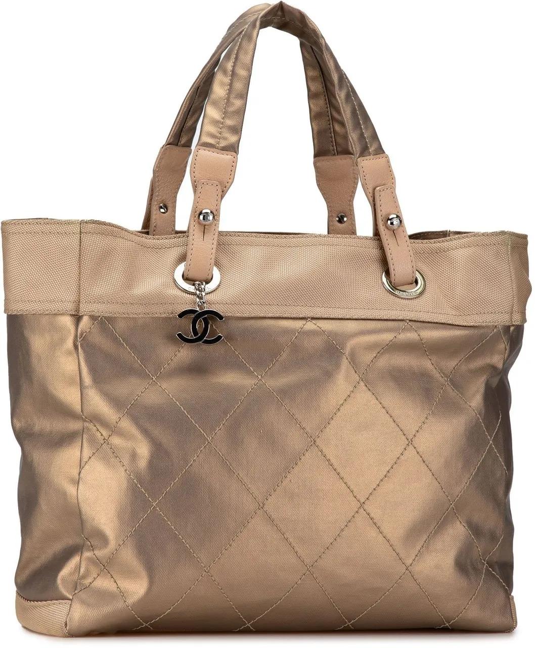 Chanel Shoppers Large Paris Biarritz Tote in goud