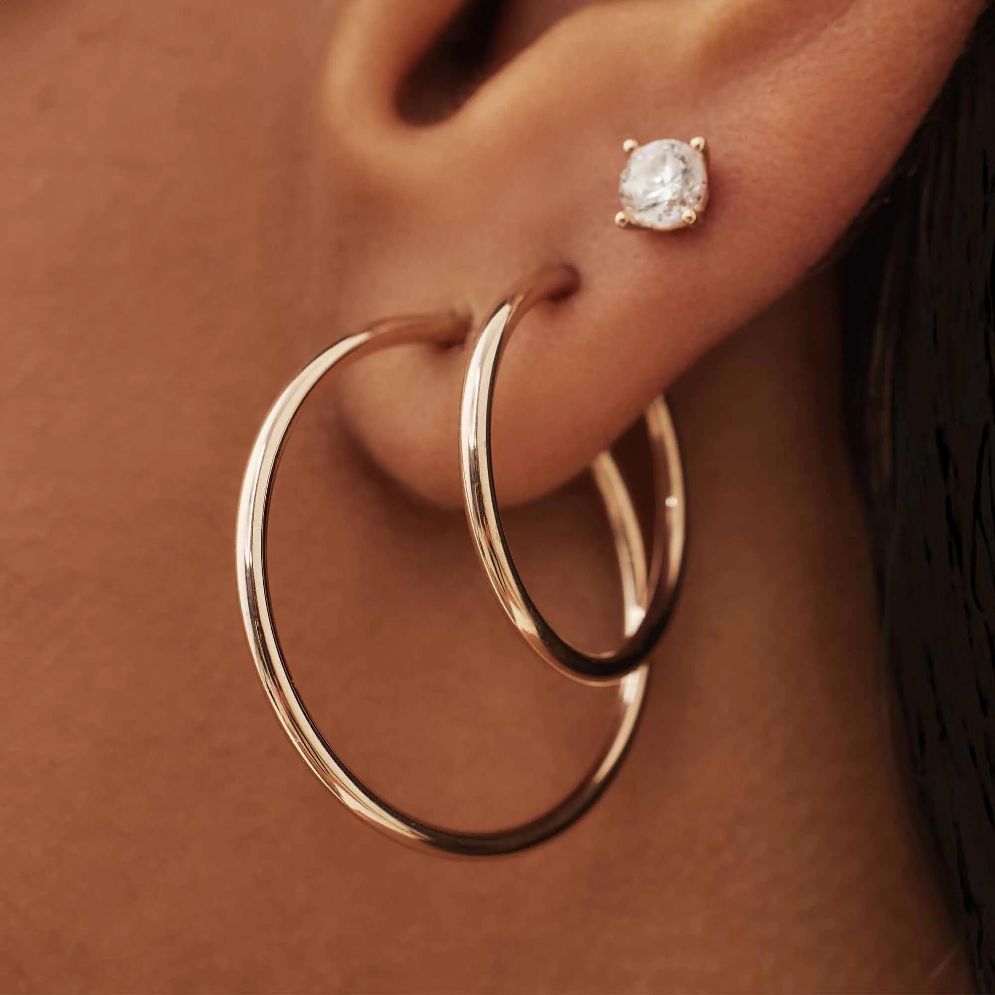 Thumbnail - Isabel Bernard Ohrringe - La Concorde Cerise 14 karat rose hoop earrings - Gr. unisize - in Quarz - für Damen