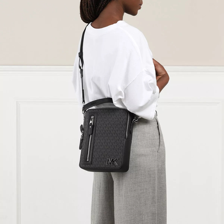 Michael Kors Mariner Flight Bag Black Sac a bandouliere