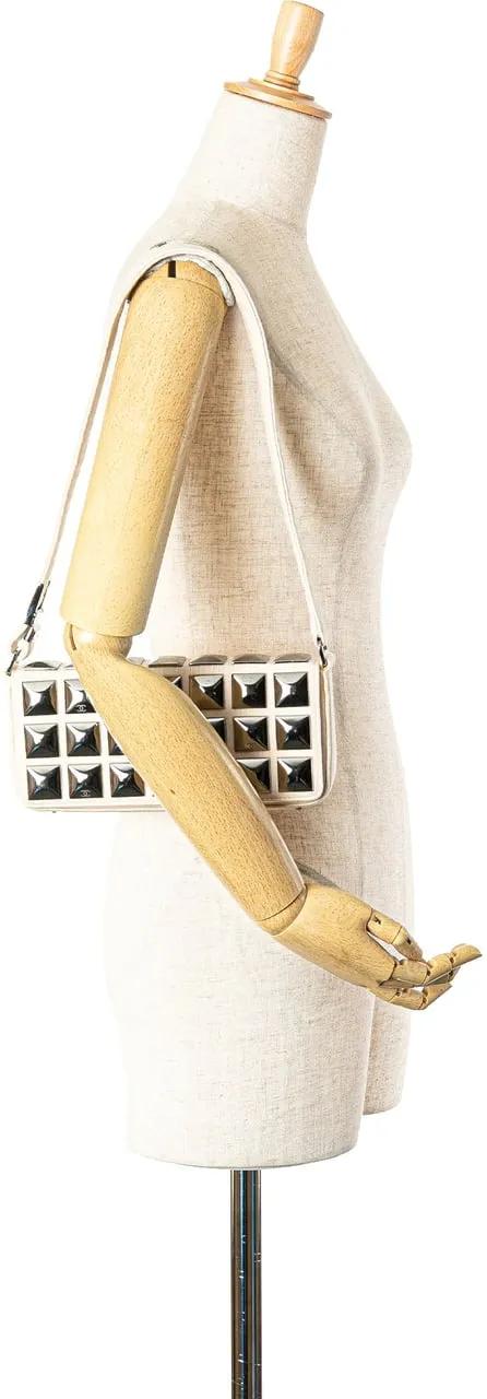 Thumbnail - Chanel Hobo Bags - 2003-2004 CC Jersey Pyramid Stud Flap - Gr. unisize - in Weiß - für Damen
