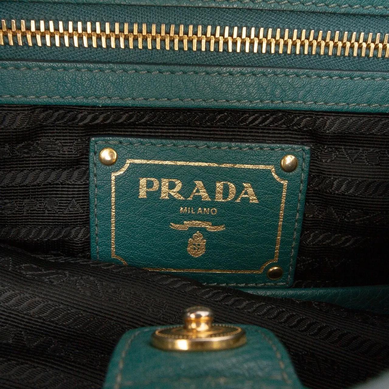 Thumbnail - Prada Hobo Bags - Vitello Daino Open Convertible Tote - Gr. unisize - in Blau - für Damen