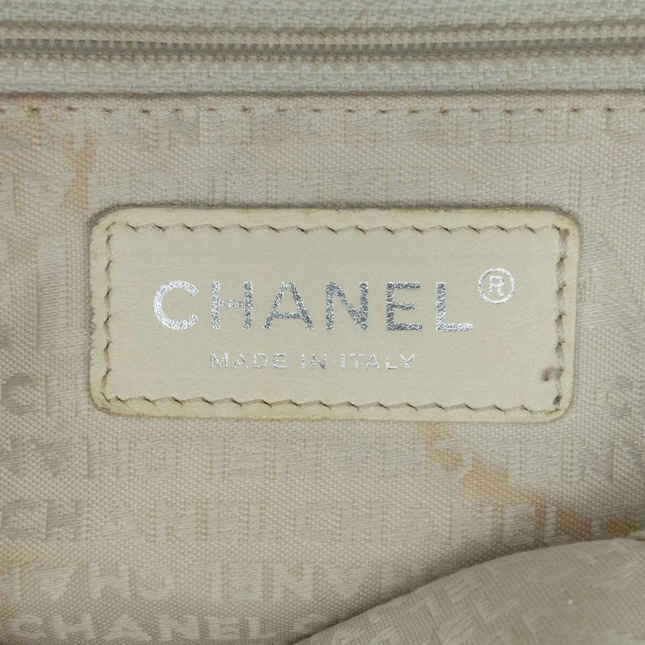 Chanel Shoppers Square Stitch LAX Bowler Bag in wit