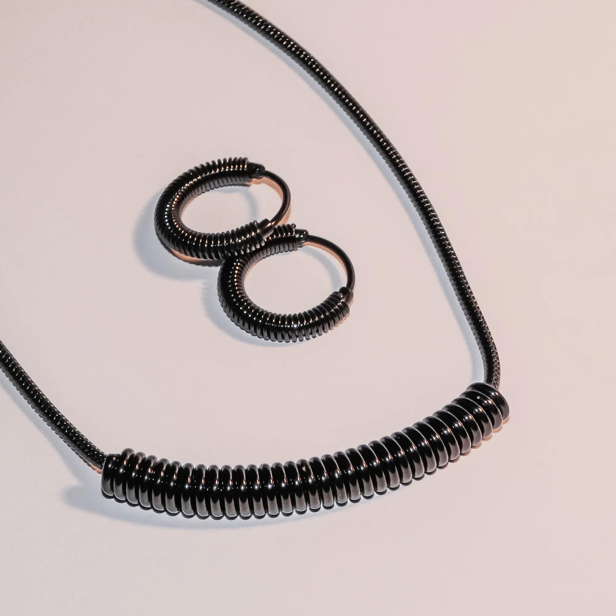 Thumbnail - Liebeskind Berlin Ohrringe - Edelstahl Twist - Gr. unisize - in Schwarz - für Damen