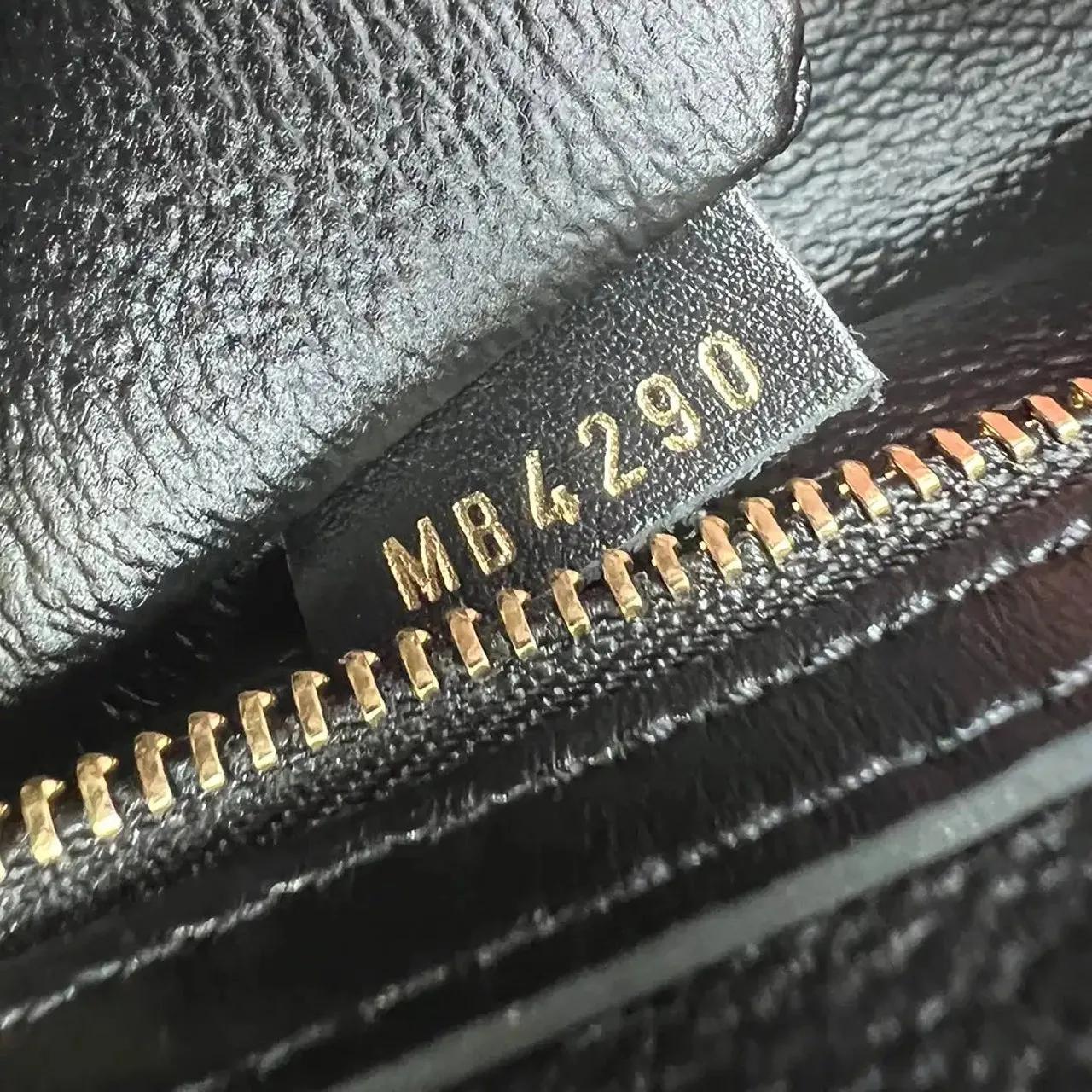 Thumbnail - Louis Vuitton Weekender - Louis Vuitton xUF Urs Fischer red X black Monogram - Gr. unisize - in Schwarz - für Damen