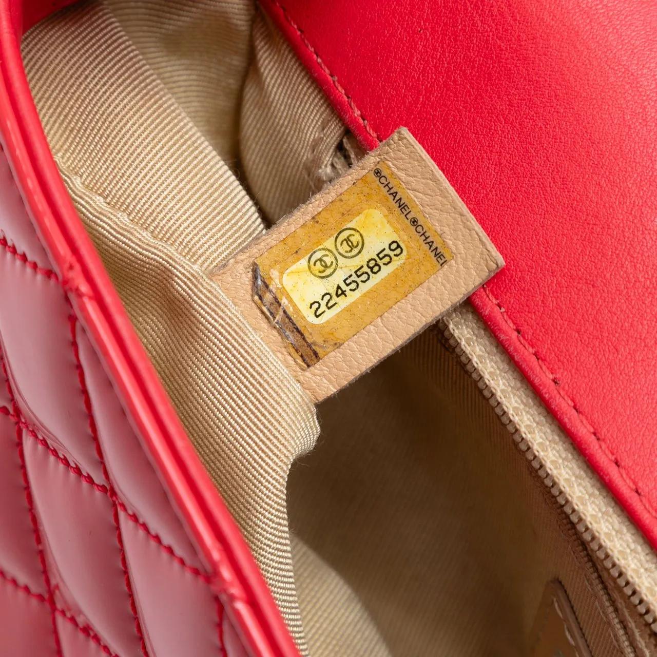 Thumbnail - Chanel Hobo Bags - Small Quilted Patent Coco Boy Flap - Gr. unisize - in Rot - für Damen