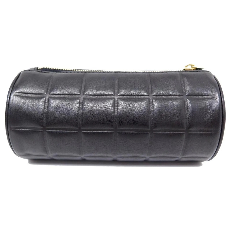 Chanel Clutch NEUE CHANEL TASCHE AUS SCHWARZEM GESTEPPTEM LEDER  schwarz