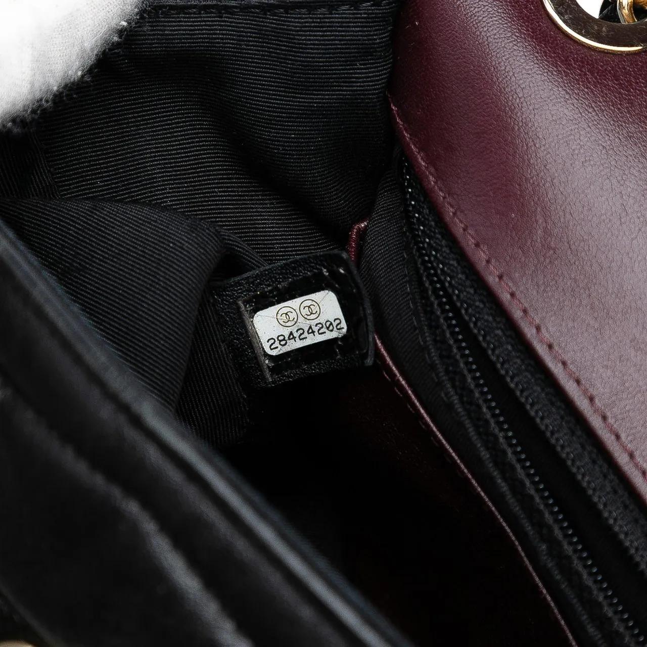 Thumbnail - Chanel Hobo Bags - Small Chevron Shiny Lambskin Miroir Flap Bag - Gr. unisize - in Schwarz - für Damen