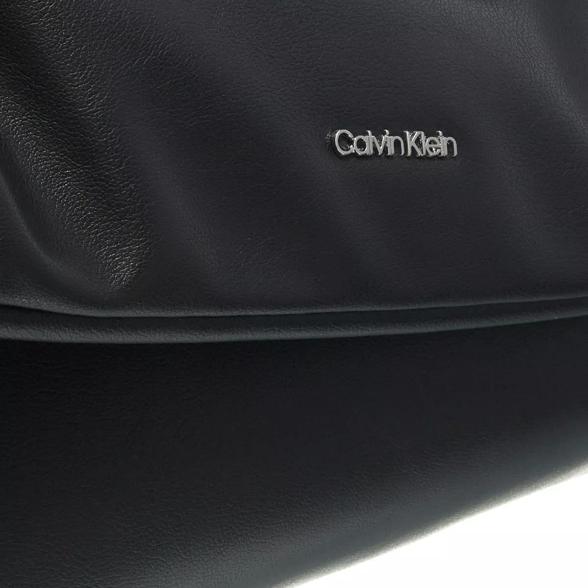 Calvin Klein Satchels Puffed Shoulder Bag in zwart