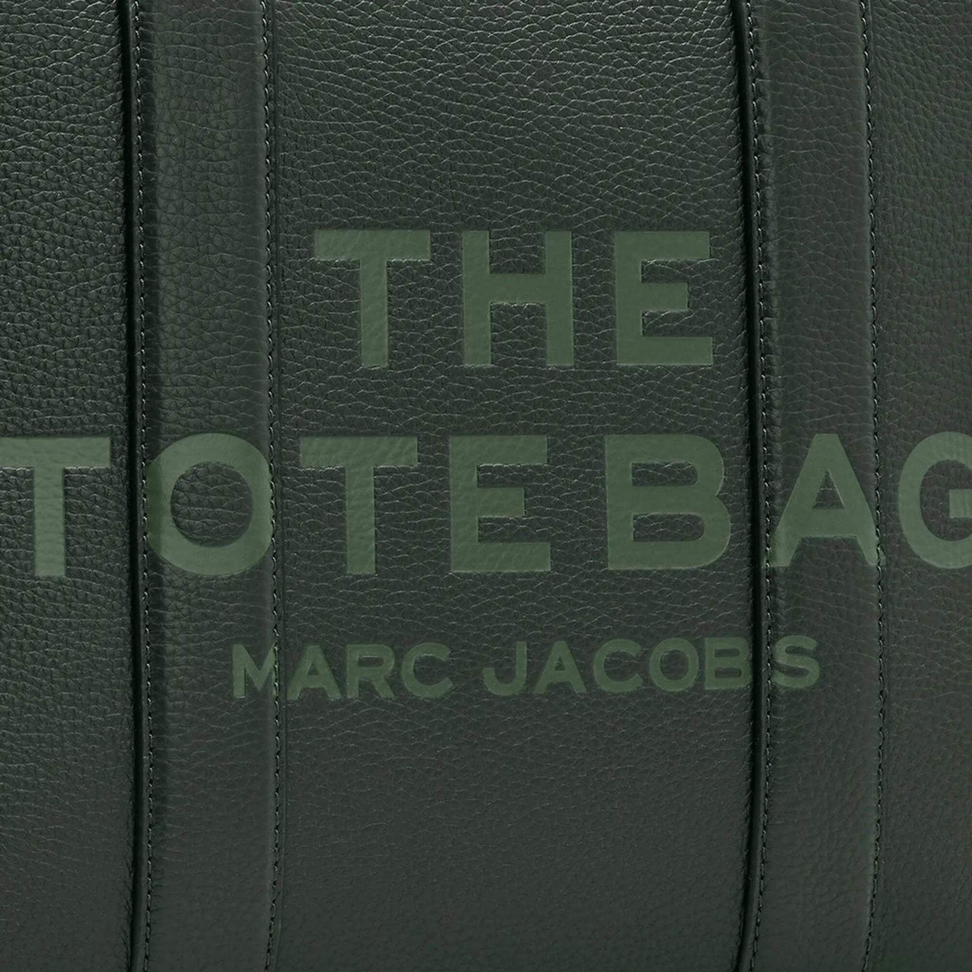 Marc Jacobs Shoppers & Totes The Medium Tote Leather Green in groen