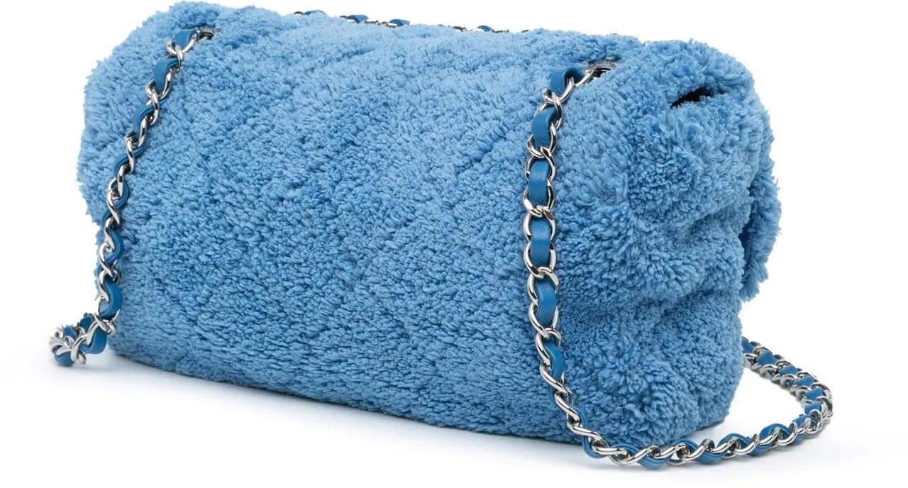 Chanel Hobo bags 2019 Medium Quilted Terry Cloth Coco Beach Flap in blauw