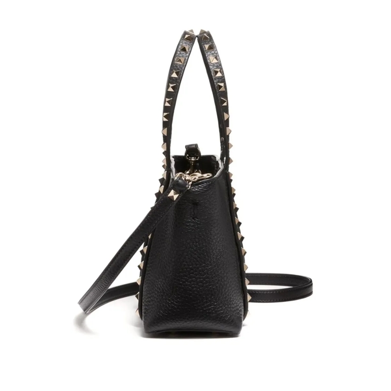 Valentino Garavani Schultertasche Textured Leather Handbag With Metallic Pyramid Stu Black