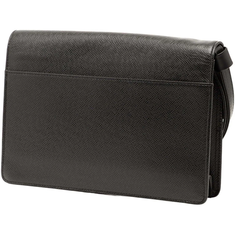 Louis Vuitton Clutch Taiga Selenga schwarz