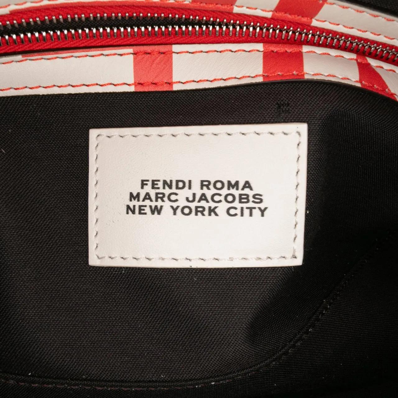 Thumbnail - Fendi Hobo Bags - Marc Jacobs Nappa Vitello King Logo Print Phone Ba - Gr. unisize - in Weiß - für Damen