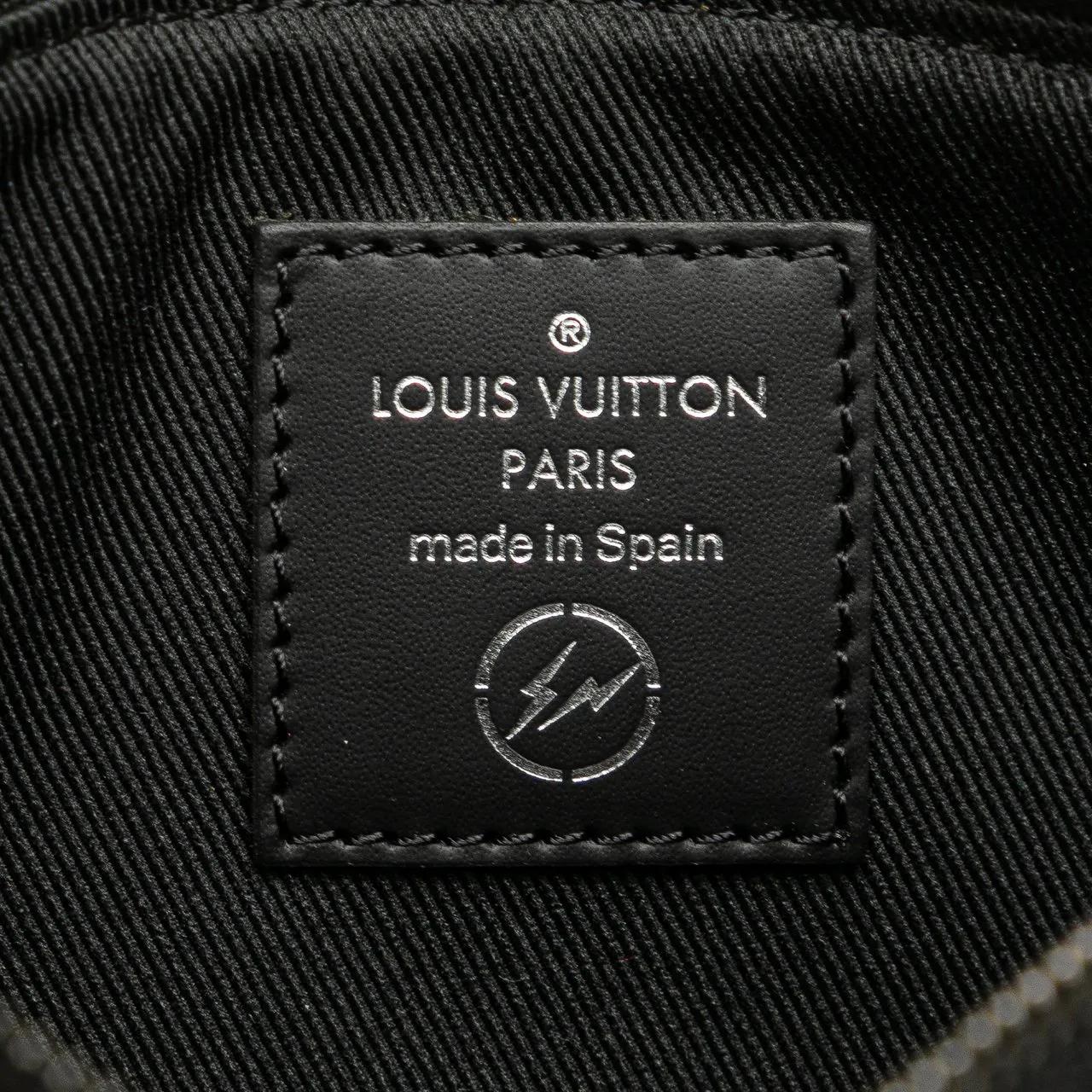 Thumbnail - Louis Vuitton Crossbody Bags - Monogram Eclipse Flash Fragment Iphone Case - Gr. unisize - in Schwarz - für Damen