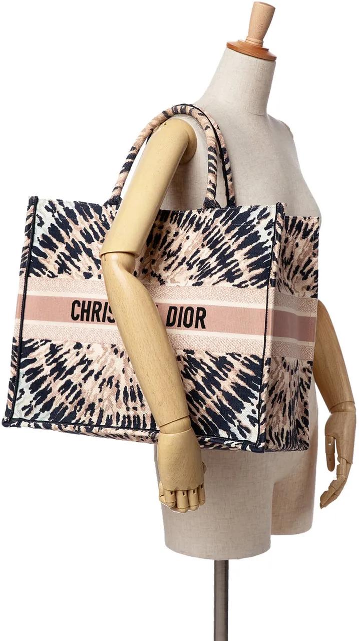 Thumbnail - Christian Dior Shopper - Large Embroidered Canvas Tie Dye Book Tote - Gr. unisize - in Braun - für Damen