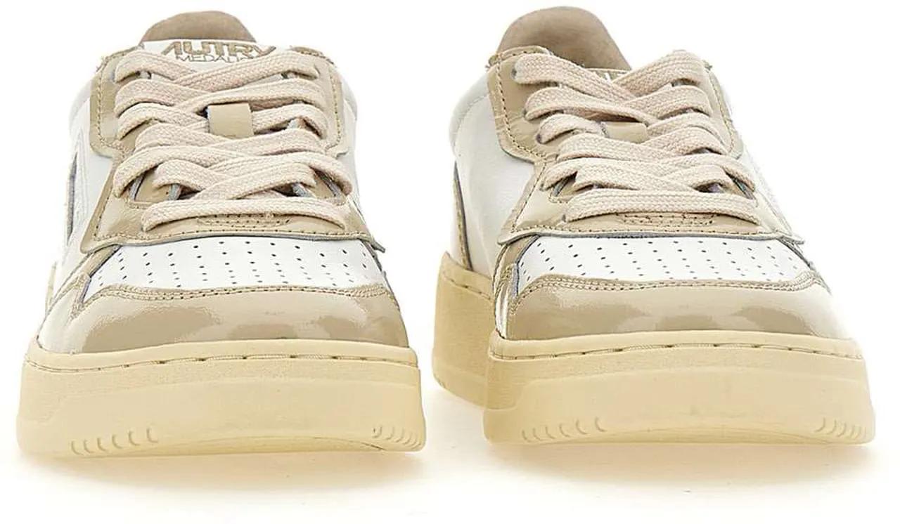 Thumbnail - Autry Low-Top Sneaker - Low-Top Sneakers Combining Smooth And Patent Leath - Gr. 36 (EU) - in Weiß - für Damen