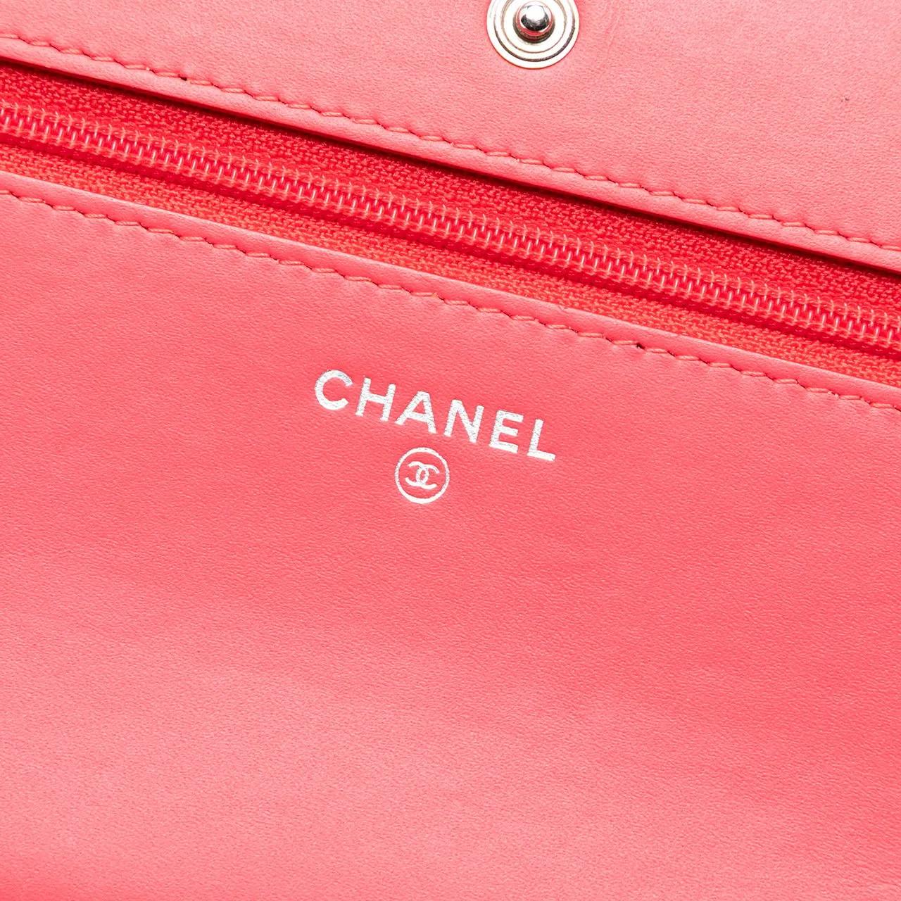 Thumbnail - Chanel Hobo Bags - CC Patent Diamond Quilted Wallet On Chain - Gr. unisize - in Rot - für Damen
