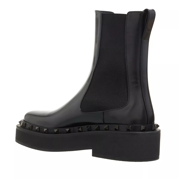 Black chelsea boots with studs hotsell