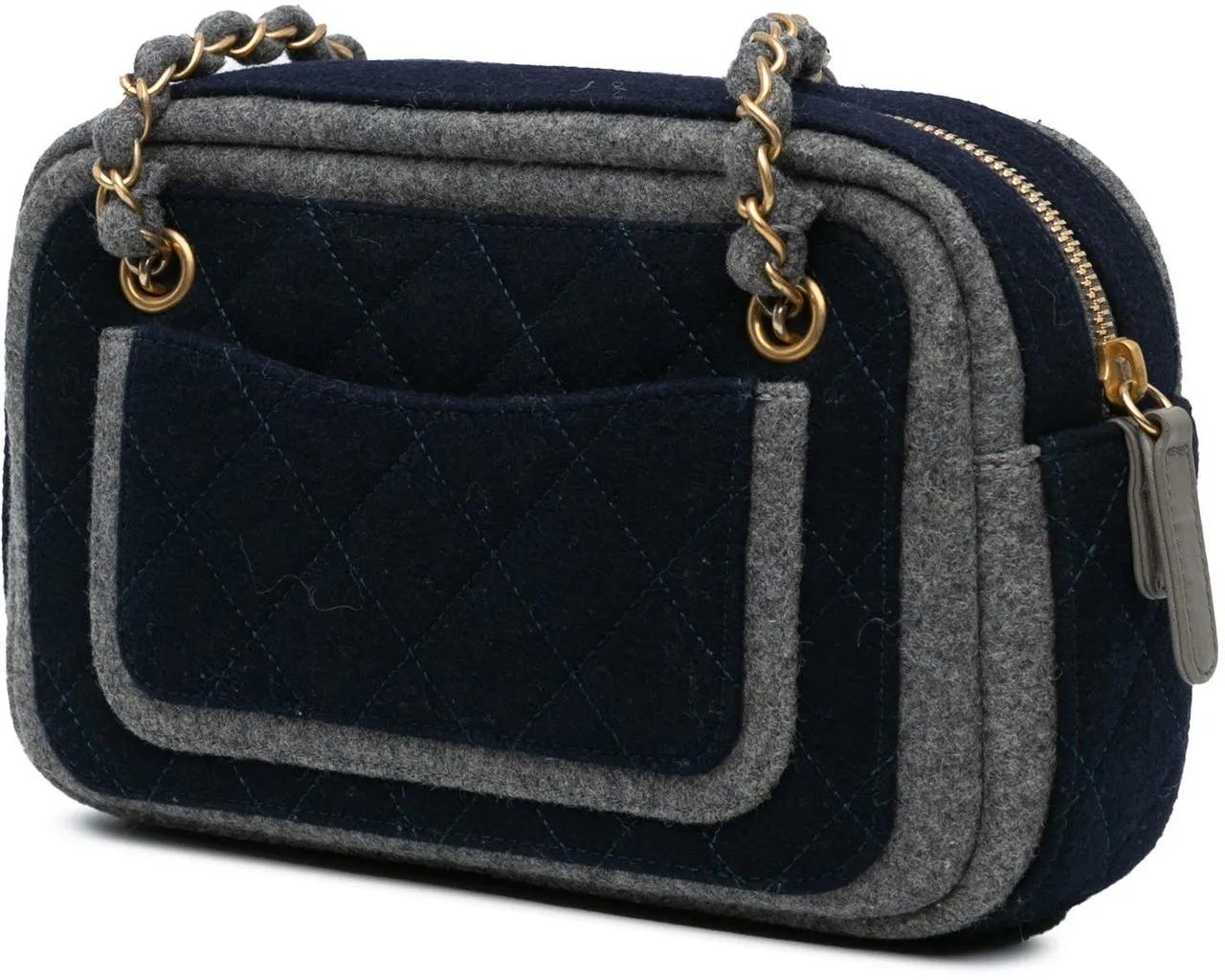 Chanel Shoppers CC Wool Shoulder Bag in blauw