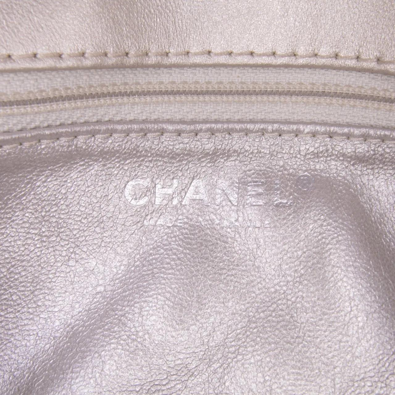 Thumbnail - Chanel Hobo Bags - Reissue 2.55 Metallic Lambskin Clutch With Chain - Gr. unisize - in Silber - für Damen