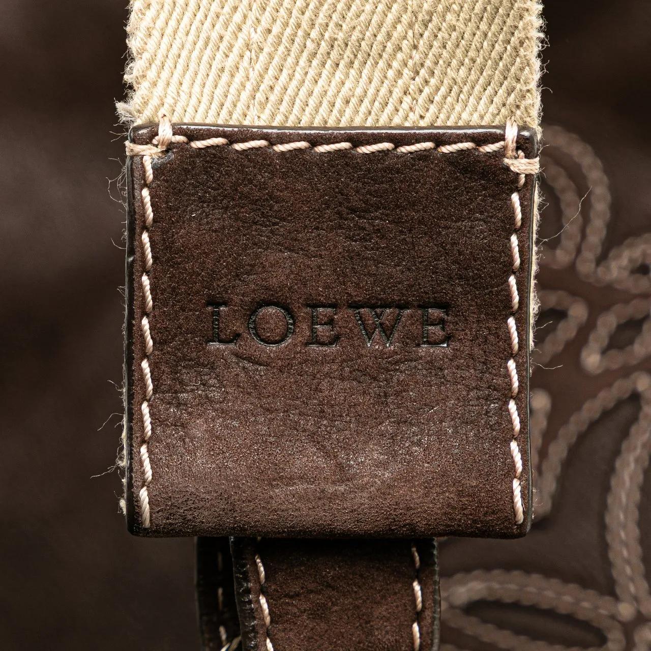 Thumbnail - Loewe Hobo Bags - Anagram Nubuck Crossbody - Gr. unisize - in Braun - für Damen